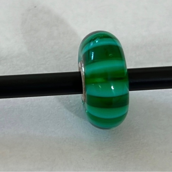 Green striped Trollbead - Picture 2 of 3